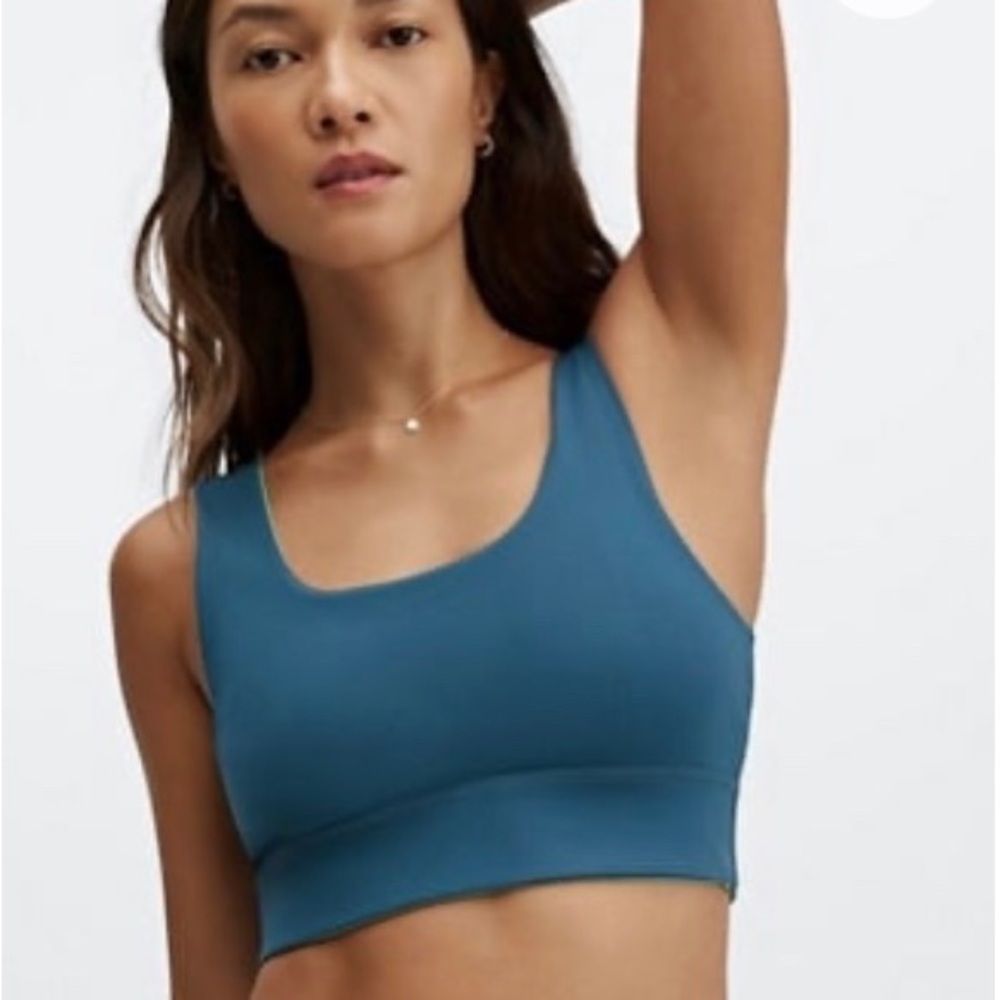 Fabletics- Harlow Reversible Medium Impact Bra